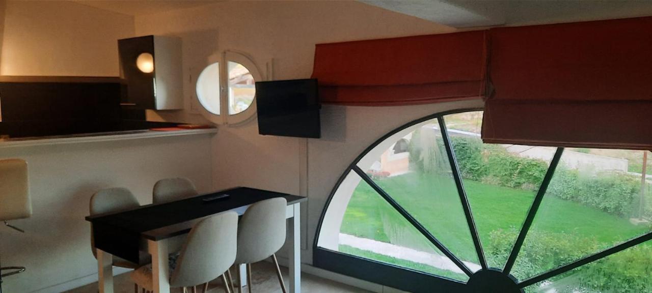 Domaine Des Francobelges - Appartements Lauris Exterior foto